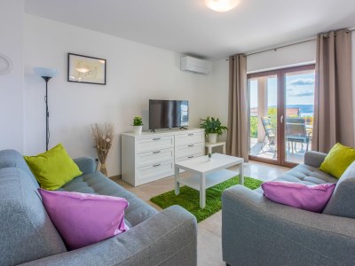 Apartment Three bedroom apartment with terrace and sea view Crikvenica A-22295-a - Outdoor photo 12