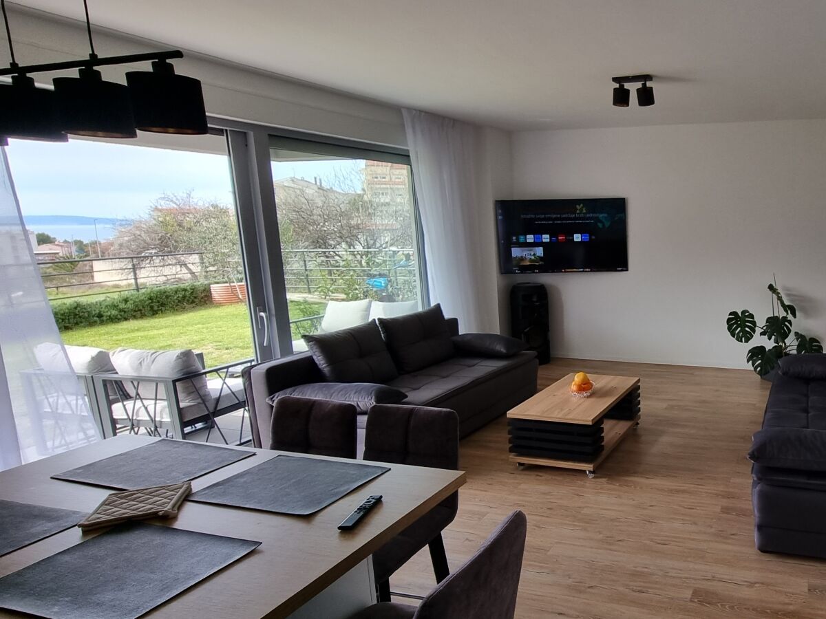 Apartment One bedroom apartment with terrace and sea view Podstrana, Split A-22298-a