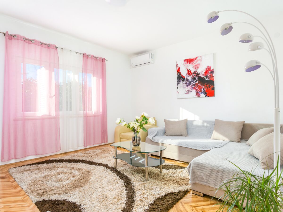 Apartment Two bedroom apartment with terrace Split A-22101-a