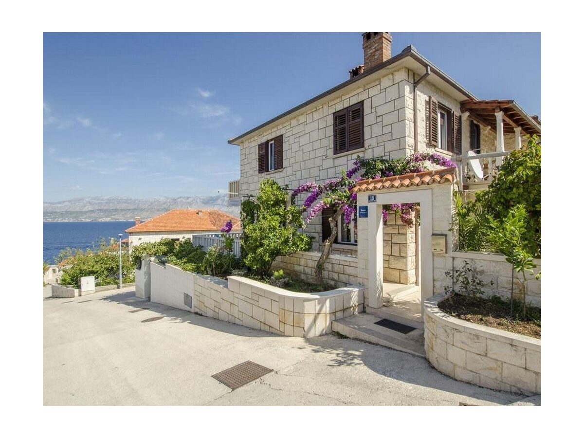 Apartment One bedroom apartment with terrace and sea view Postira, Brač A-22356-a