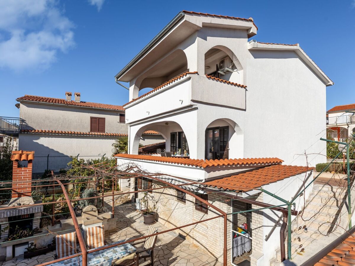 Apartment Three bedroom apartment with terrace and sea view Pinezići, Krk A-22403-a - Outdoor photo 2