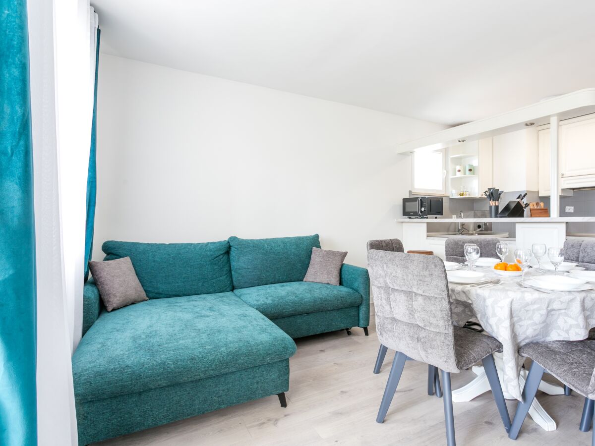 Apartment Two bedroom apartment with terrace Split A-22452-a