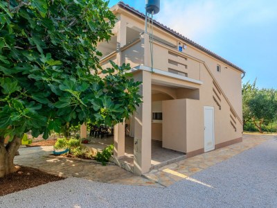 Apartment Three bedroom apartment with terrace Vir - Lozice, Vir A-23549-a in Vir - Apartment