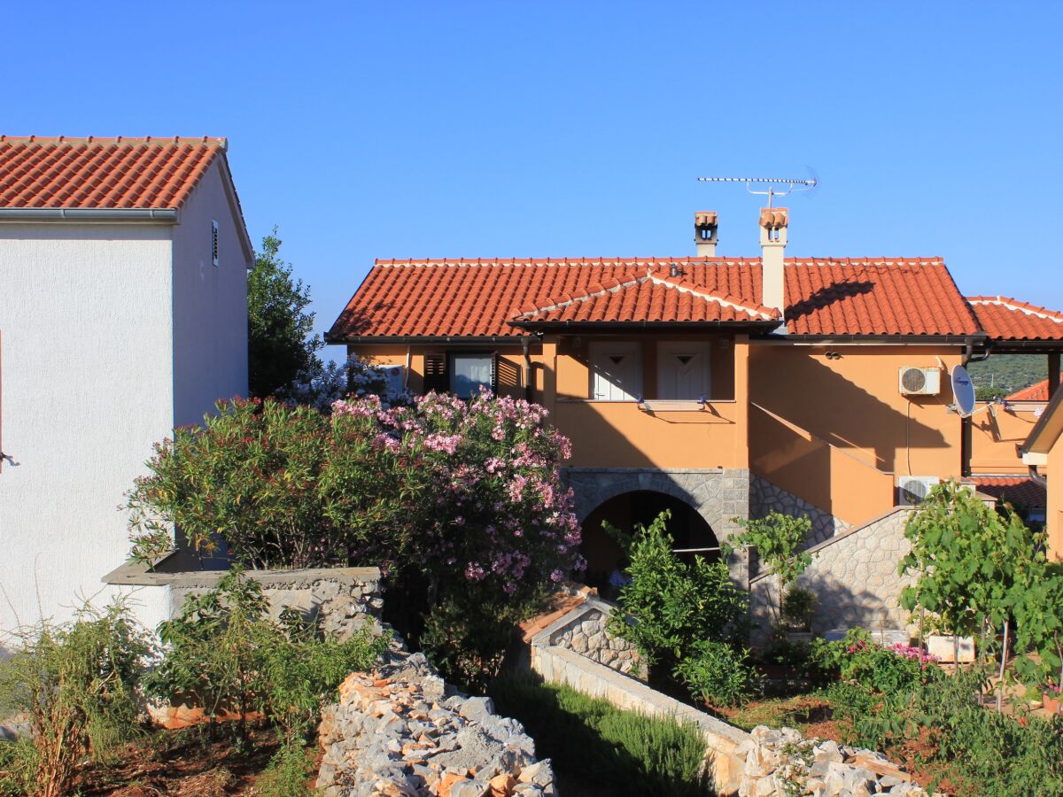 Apartment Two bedroom apartment with terrace Ilovik, Lošinj A-8078-a