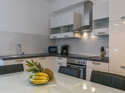 Apartment Two bedroom apartment near beach Arbanija, Čiovo A-16762-a - Outdoor photo 5