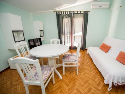 Apartment One bedroom apartment with balcony and sea view Grebaštica, Šibenik A-14317-a - Outdoor photo 12