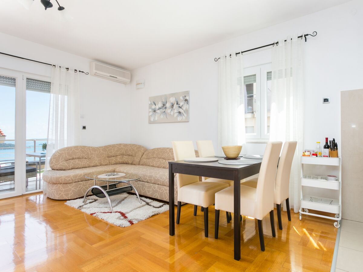 Apartment One bedroom apartment with terrace and sea view Seget Donji, Trogir A-21374-a