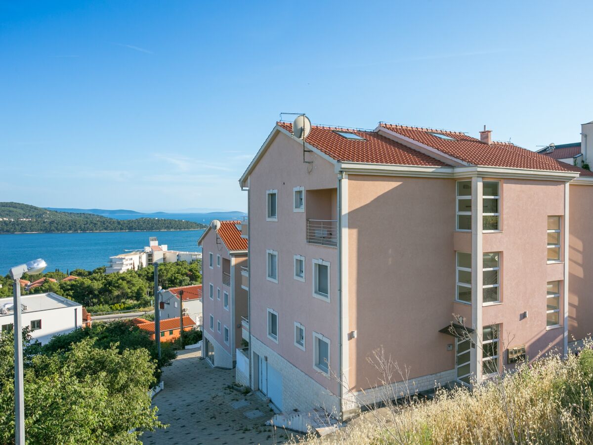 Apartment One bedroom apartment with terrace and sea view Seget Donji, Trogir A-21374-a - Outdoor photo 3