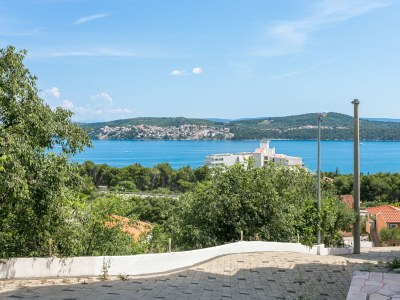 Apartment One bedroom apartment with terrace and sea view Seget Donji, Trogir A-21374-a - Outdoor photo 7