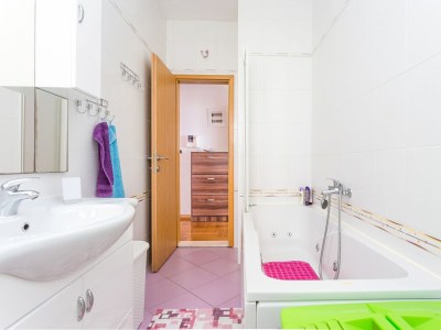 Apartment One bedroom apartment with terrace and sea view Seget Donji, Trogir A-21374-a - Outdoor photo 20