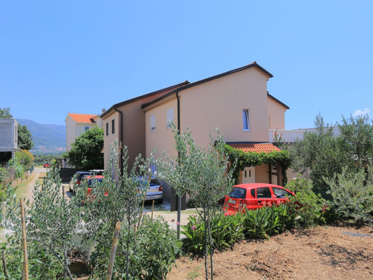 Holiday house Three bedroom house with terrace and sea view Kaštel Štafilić, Kaštela K-21506 - Outdoor photo 2