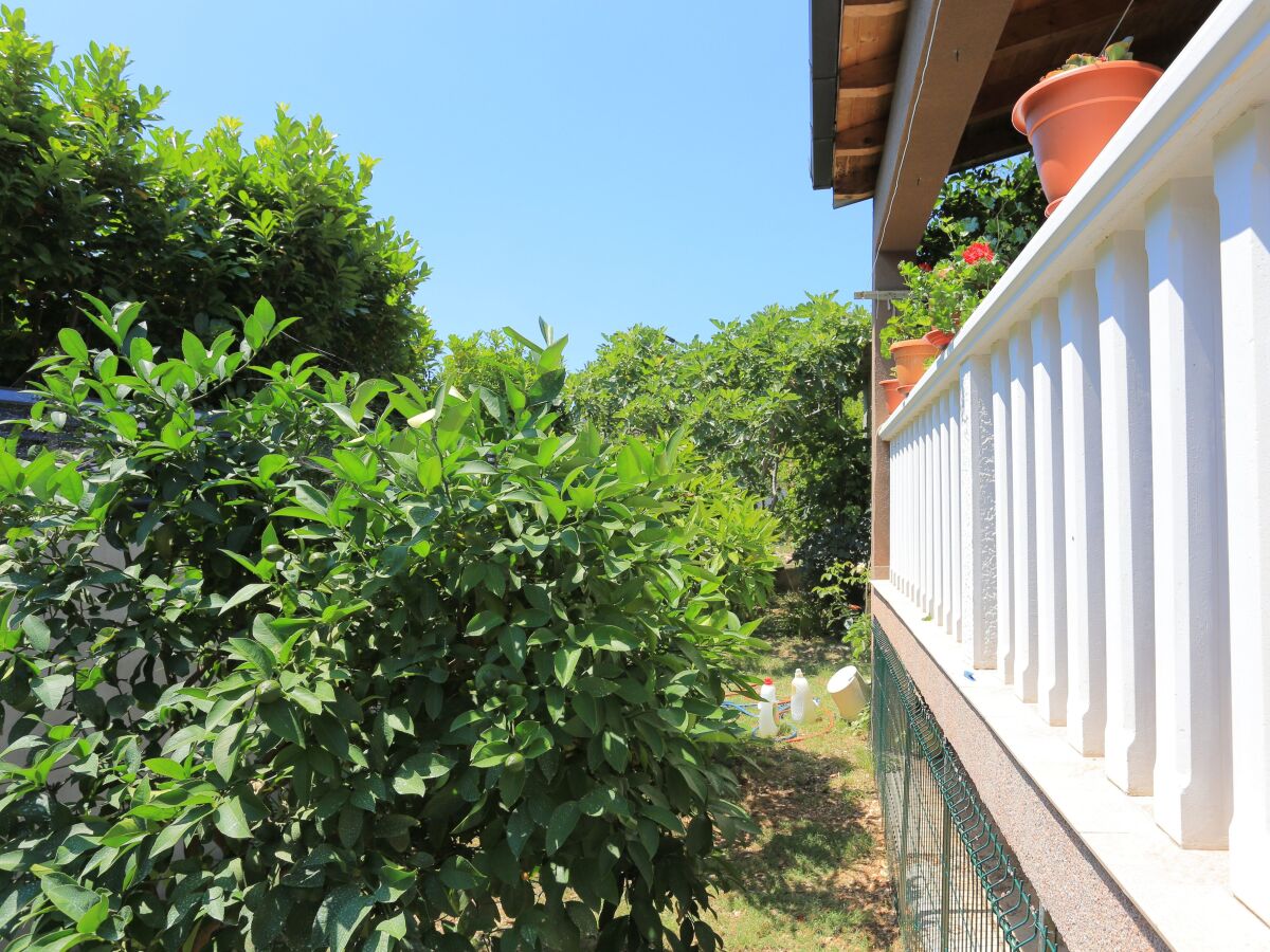 Holiday house Three bedroom house with terrace and sea view Kaštel Štafilić, Kaštela K-21506 - Outdoor photo 5