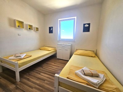 Apartment Two bedroom apartment with balcony and sea view Punat, Krk A-23621-a - Outdoor photo 9