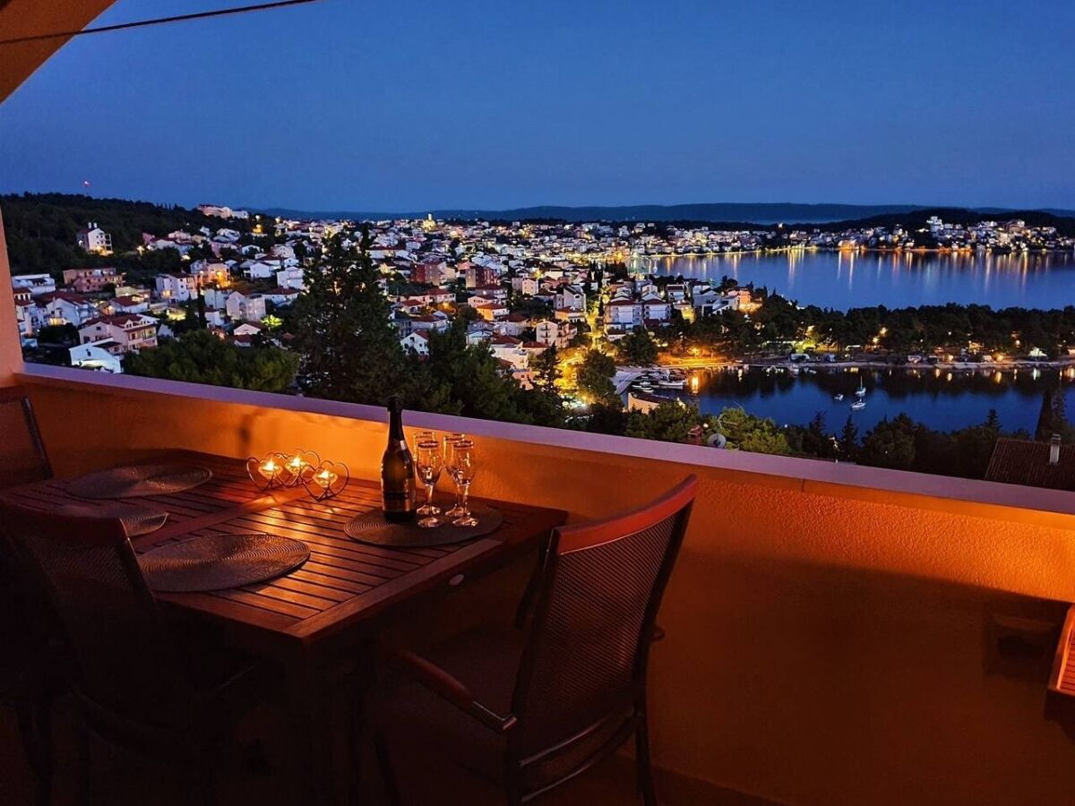 Apartment Three bedroom apartment with terrace and sea view Trogir A-22505-a