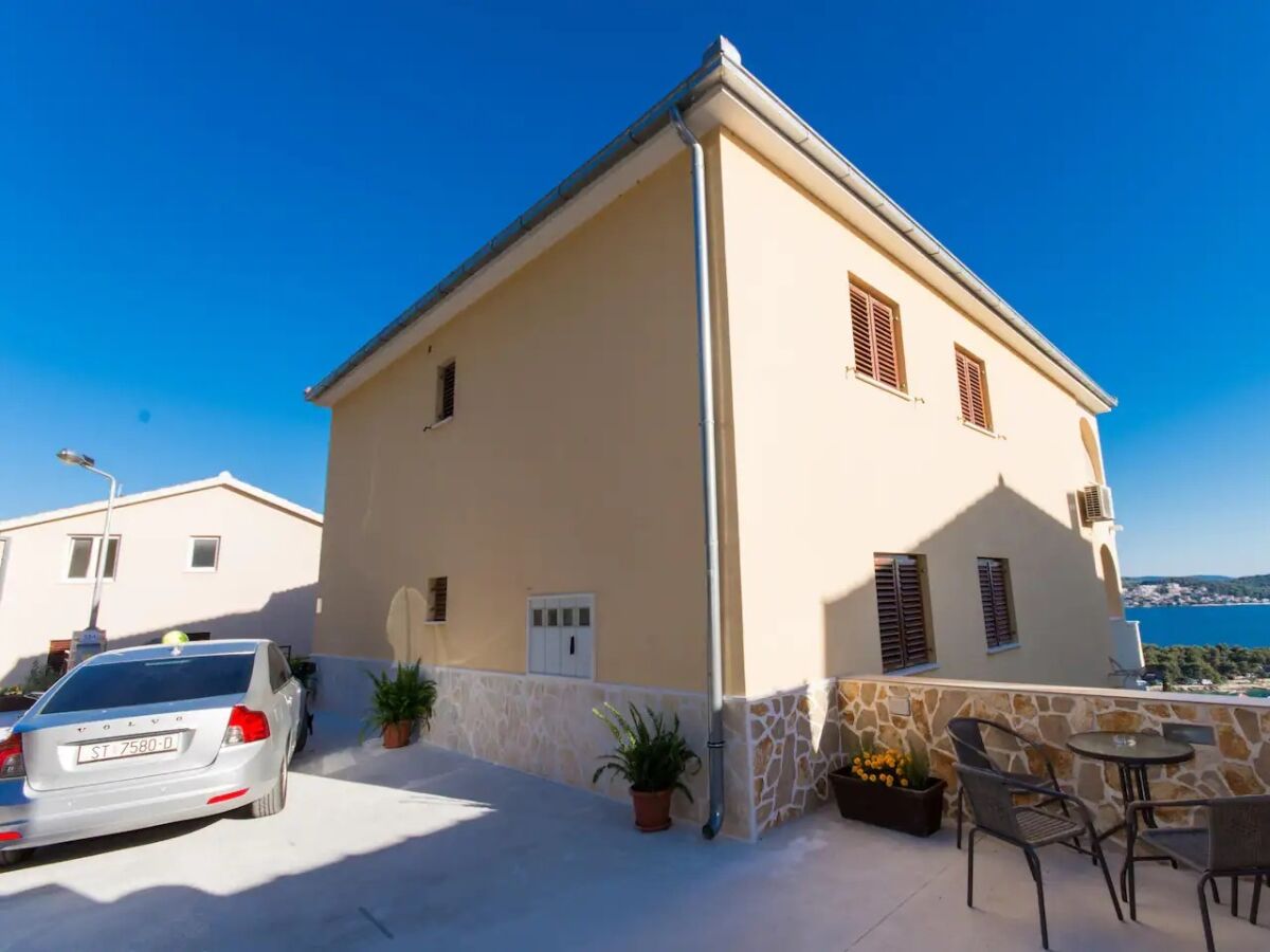 Apartment Three bedroom apartment with terrace and sea view Trogir A-22505-a - Outdoor photo 5