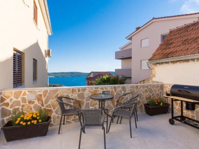 Apartment Three bedroom apartment with terrace and sea view Trogir A-22505-a - Outdoor photo 37