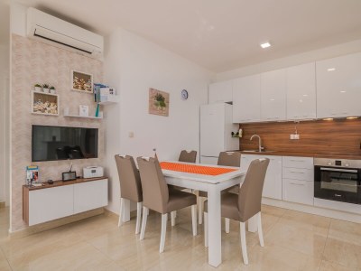 Holiday house Three bedroom house with terrace and sea view Ljutići, Krk K-23630 - Outdoor photo 8