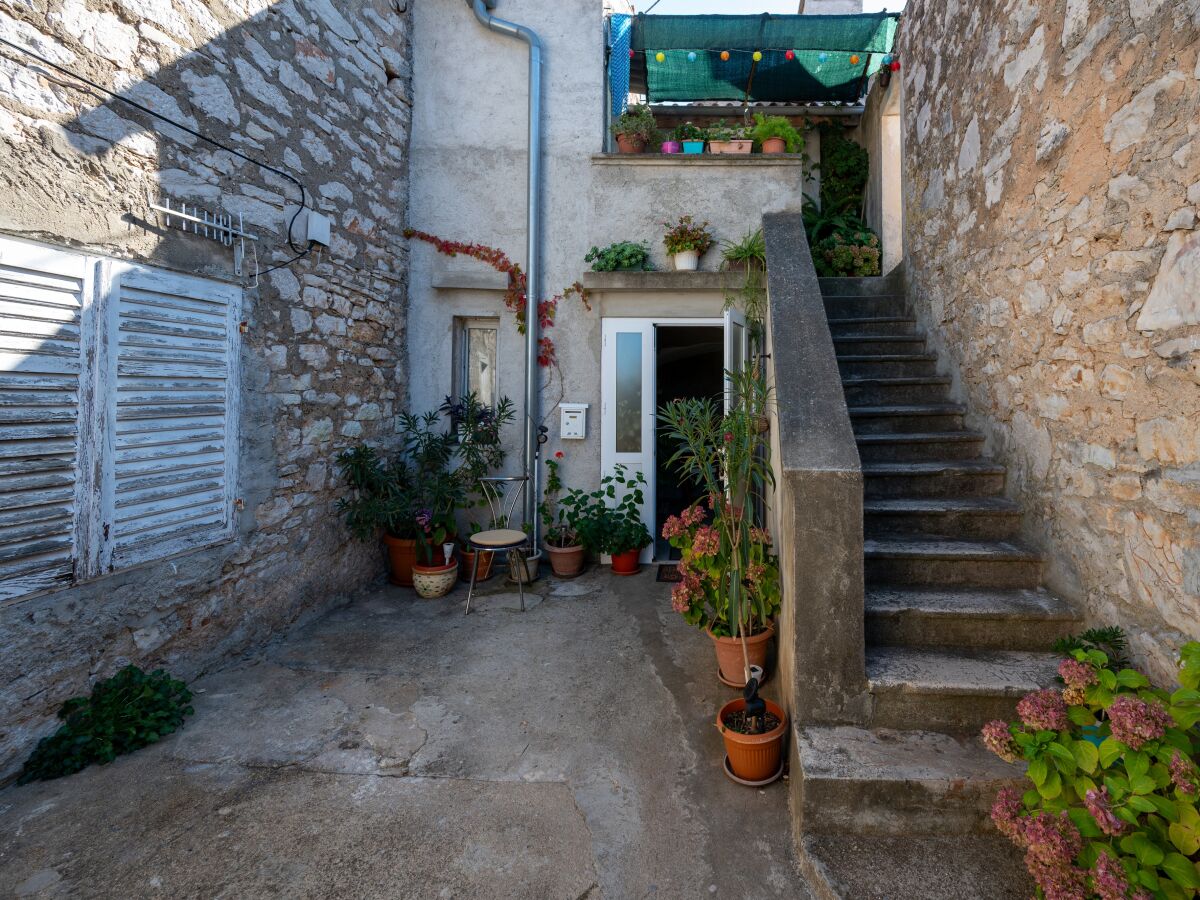 Apartment One bedroom apartment with air-conditioning Zaglav, Dugi otok A-23614-a