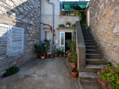 Apartment One bedroom apartment with air-conditioning Zaglav, Dugi otok A-23614-a in Sali - Apartment