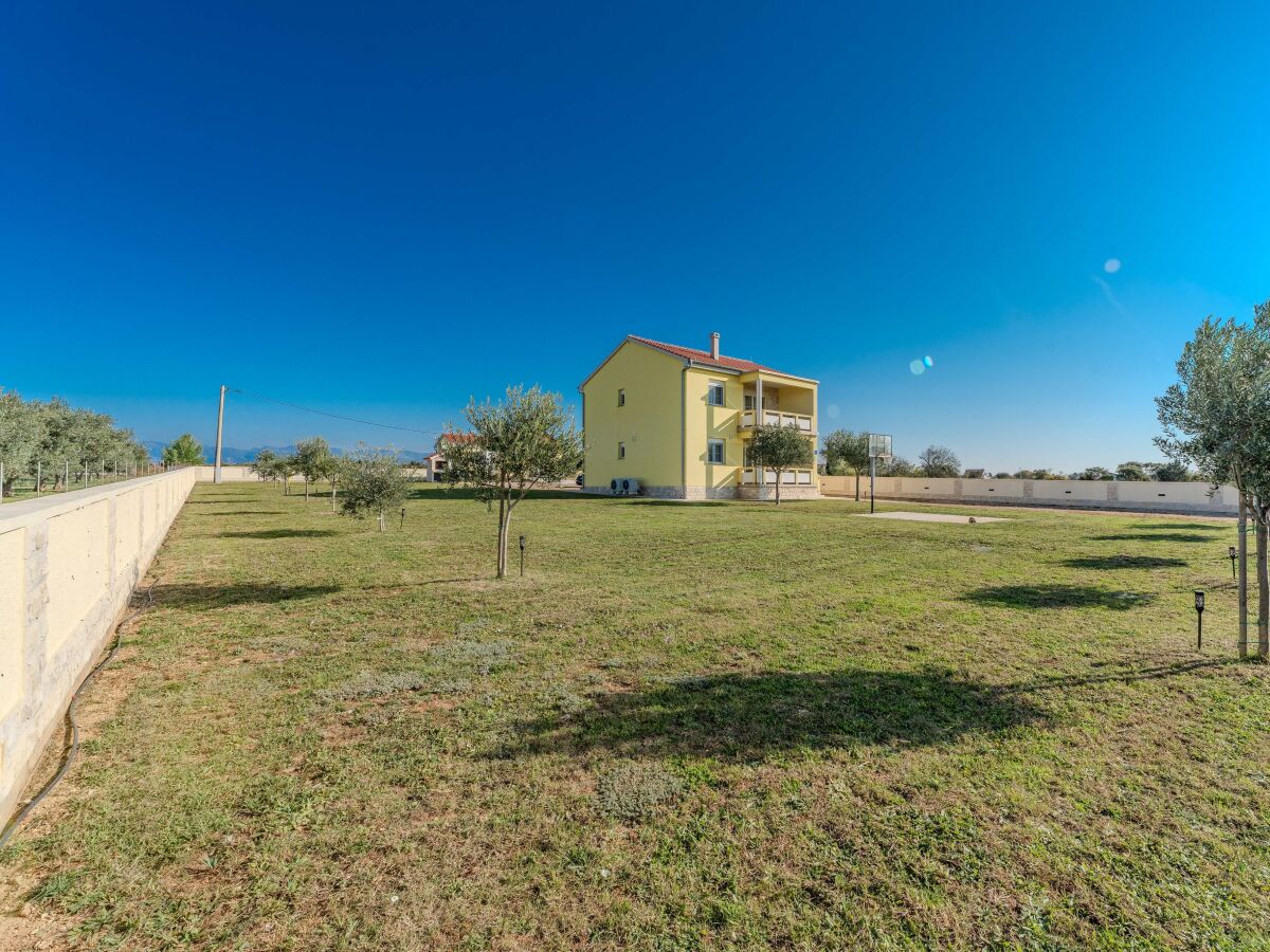 Holiday house Four-bedroom house with terrace Ninski Stanovi, Zadar K-23619