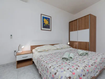 Apartment One bedroom apartment near beach Igrane, Makarska A-23620-a - Outdoor photo 9