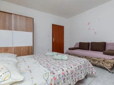 Apartment One bedroom apartment near beach Igrane, Makarska A-23620-a - Outdoor photo 10