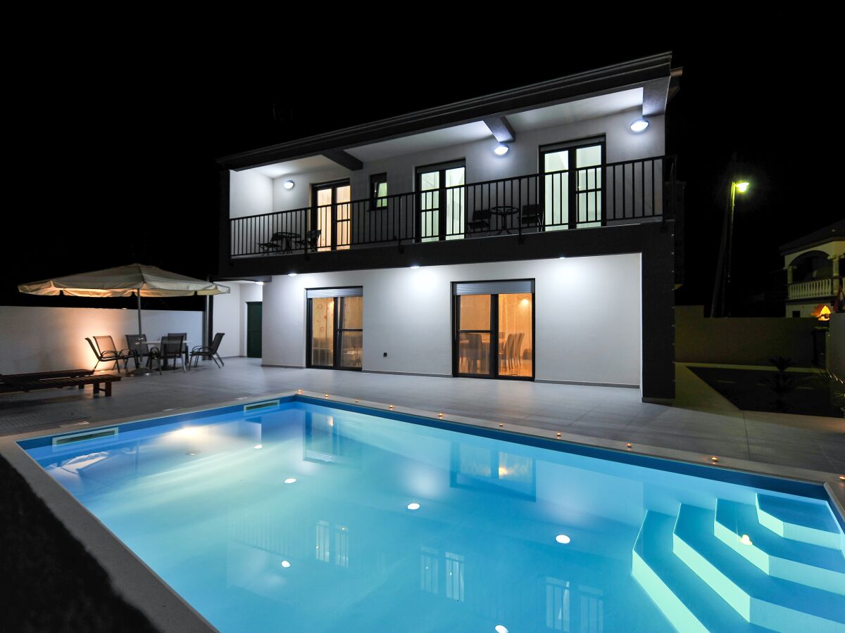 Holiday house Three bedroom house with balcony Privlaka, Zadar K-23636