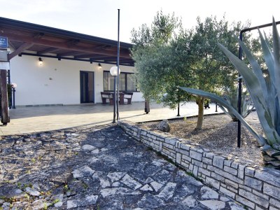 Apartment Two bedroom apartment with terrace Grupija, Umag A-23568-a - Outdoor photo 4