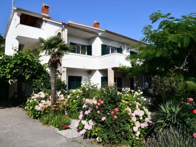 Apartment Two bedroom apartment with balcony and sea view Banjol, Rab A-23240-a in Rab - Apartment