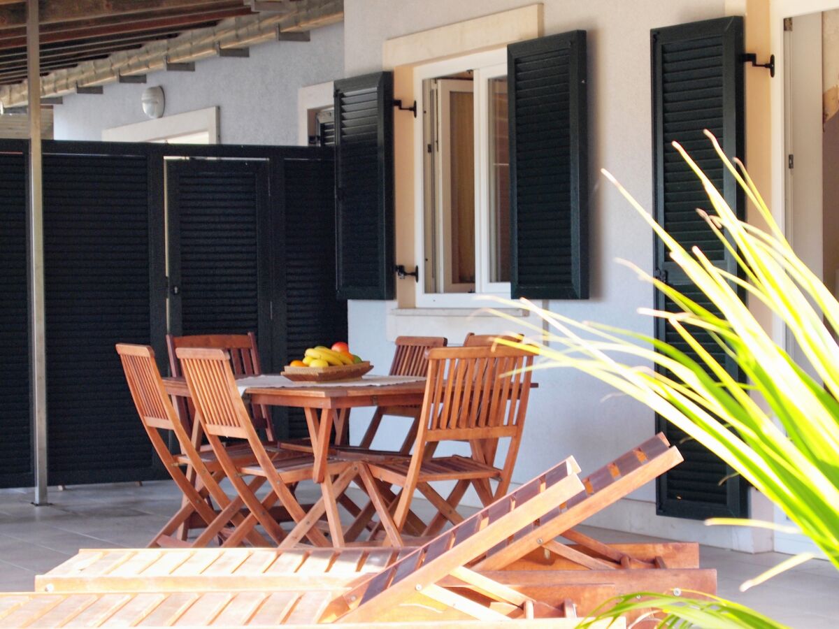 Apartment Two bedroom apartment near beach Kampor, Rab A-3213-a