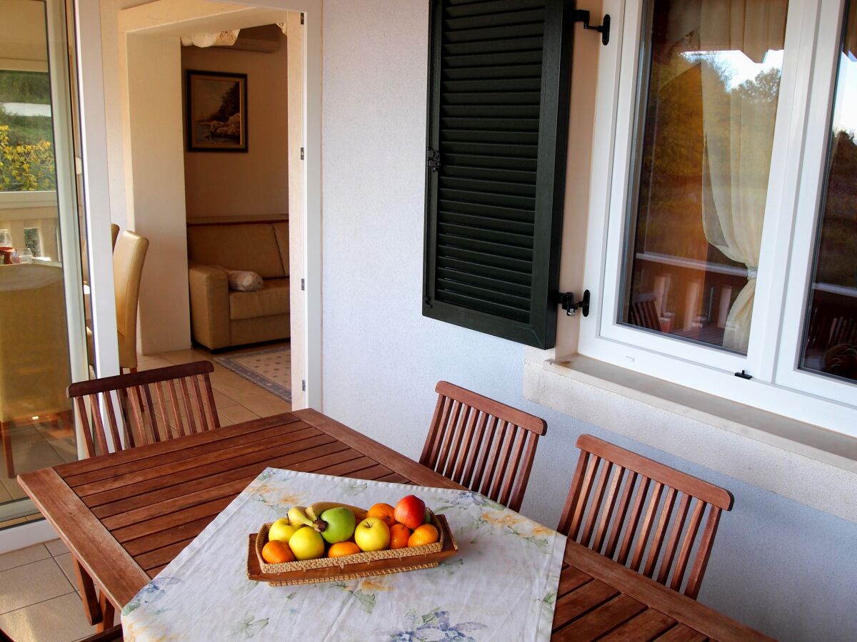 Apartment Two bedroom apartment near beach Kampor, Rab A-3213-e