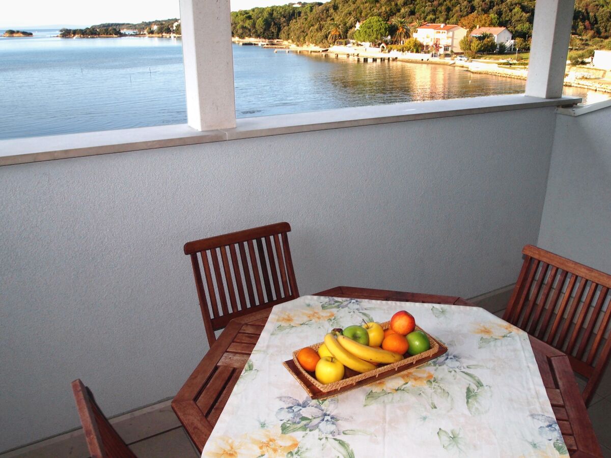 Apartment One bedroom apartment near beach Kampor, Rab A-3213-i