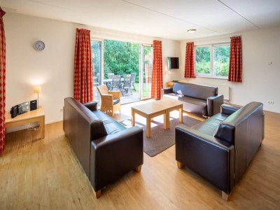 Holiday park Geräumiger Rückzugsort im Wald mit Sauna - Features photo 3