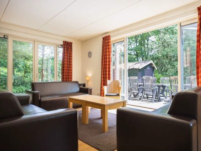 Holiday park Geräumiger Rückzugsort im Wald mit Sauna - Features photo 10