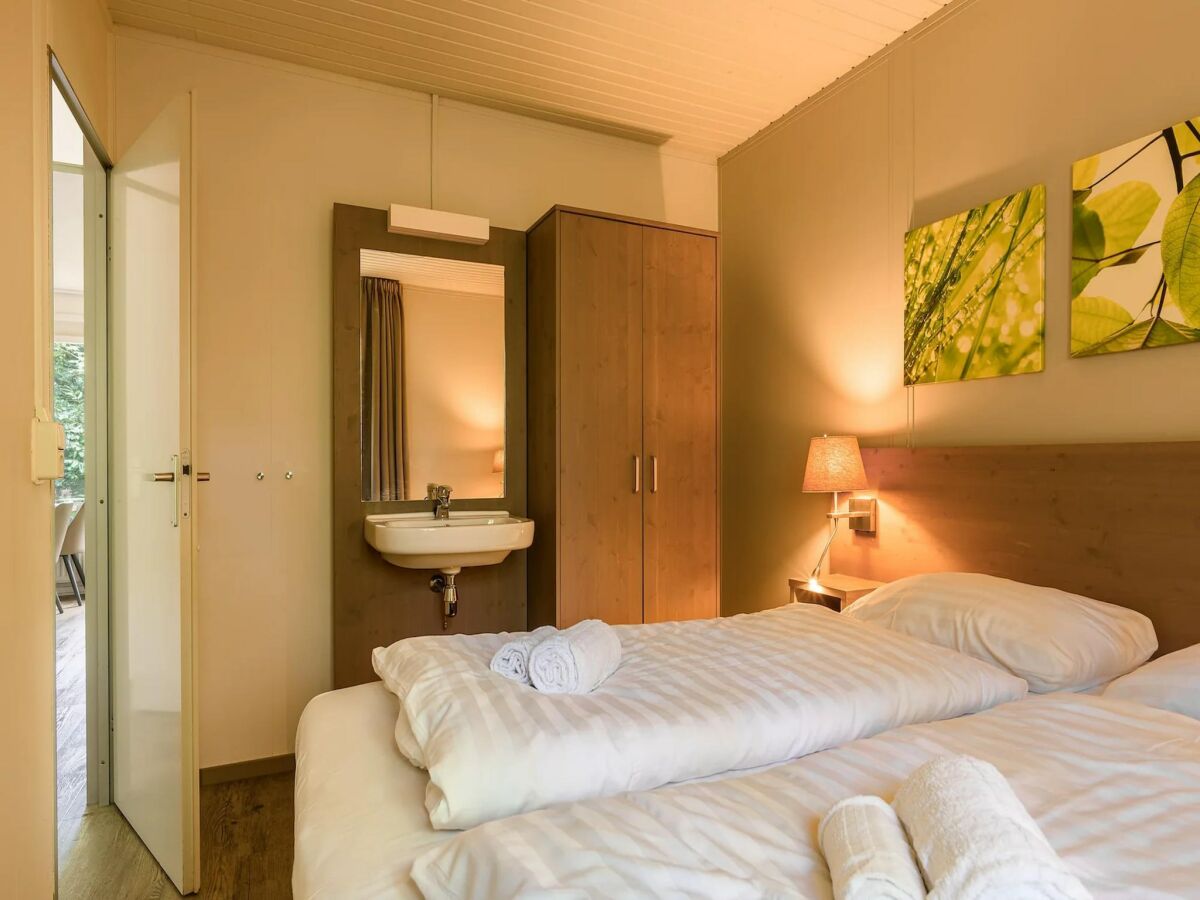 Holiday park Stylish Forest Bungalow for 4 in the Veluwe - Features photo 3