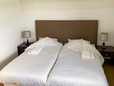 Holiday park Wellness-Bungalow am See mit Whirlpool - Features photo 5