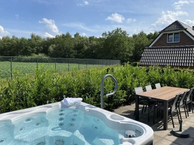 Holiday park Wellness-Bungalow am See mit Whirlpool - Outdoor photo 8