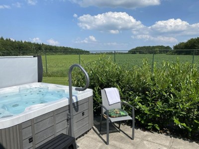 Holiday park Wellness-Bungalow am See mit Whirlpool - Outdoor photo 9