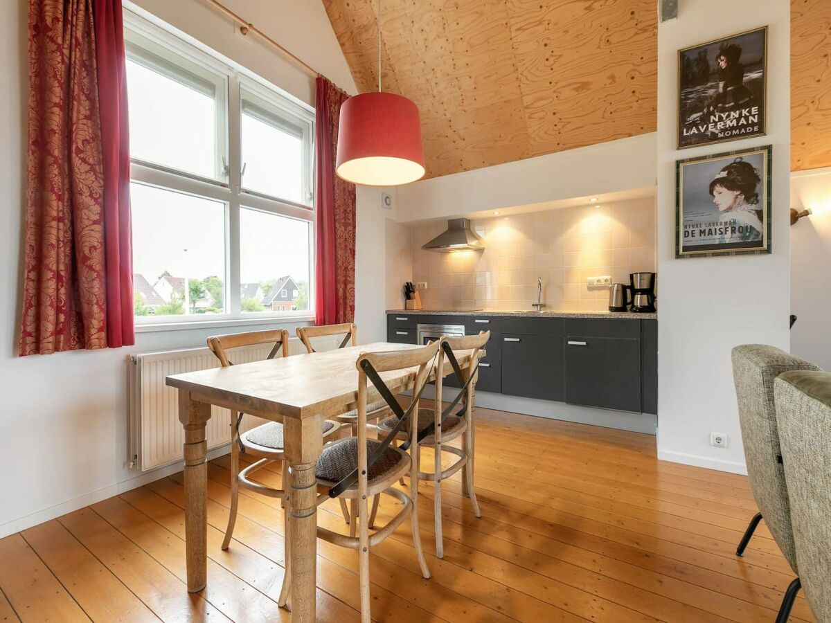 Holiday park Waterfront escape with marina views - Features photo 3