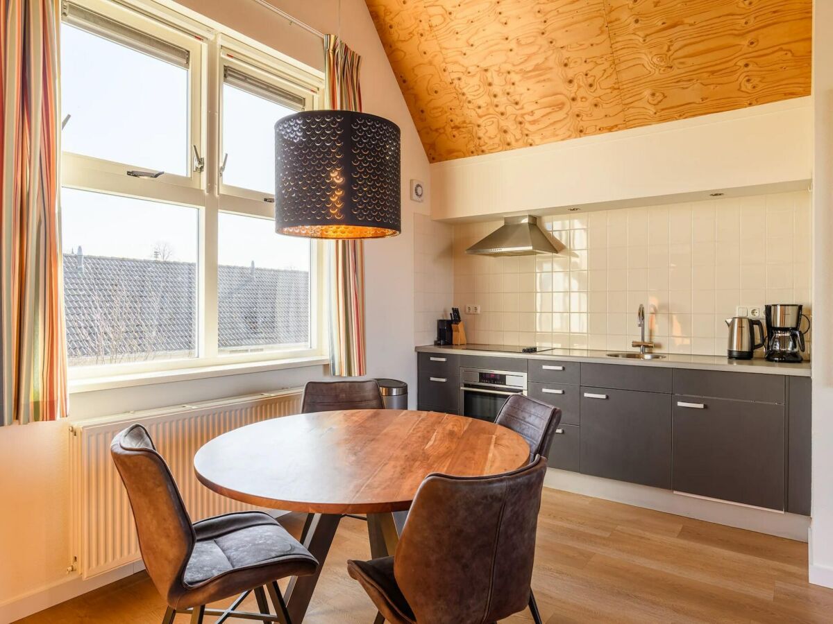 Holiday park Waterfront escape with marina views - Features photo 5