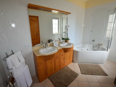 Villa Luxuriöse Villa mit Pool in der Nähe - Features photo 28