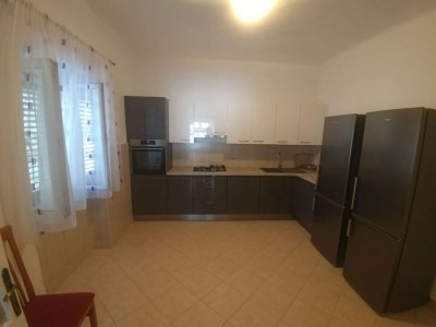 Holiday house Four Bedroom Holiday Home With Terrace & Sea View - Features photo 13