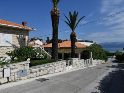 Apartment One Bedroom Apartment with Terrace & Garden View in Brač - Apartment