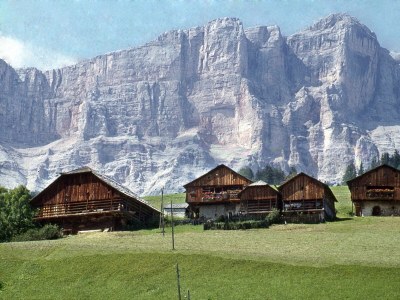 Holiday apartment " Pütia " in the Ciasa Medalghes - Environment photo 16