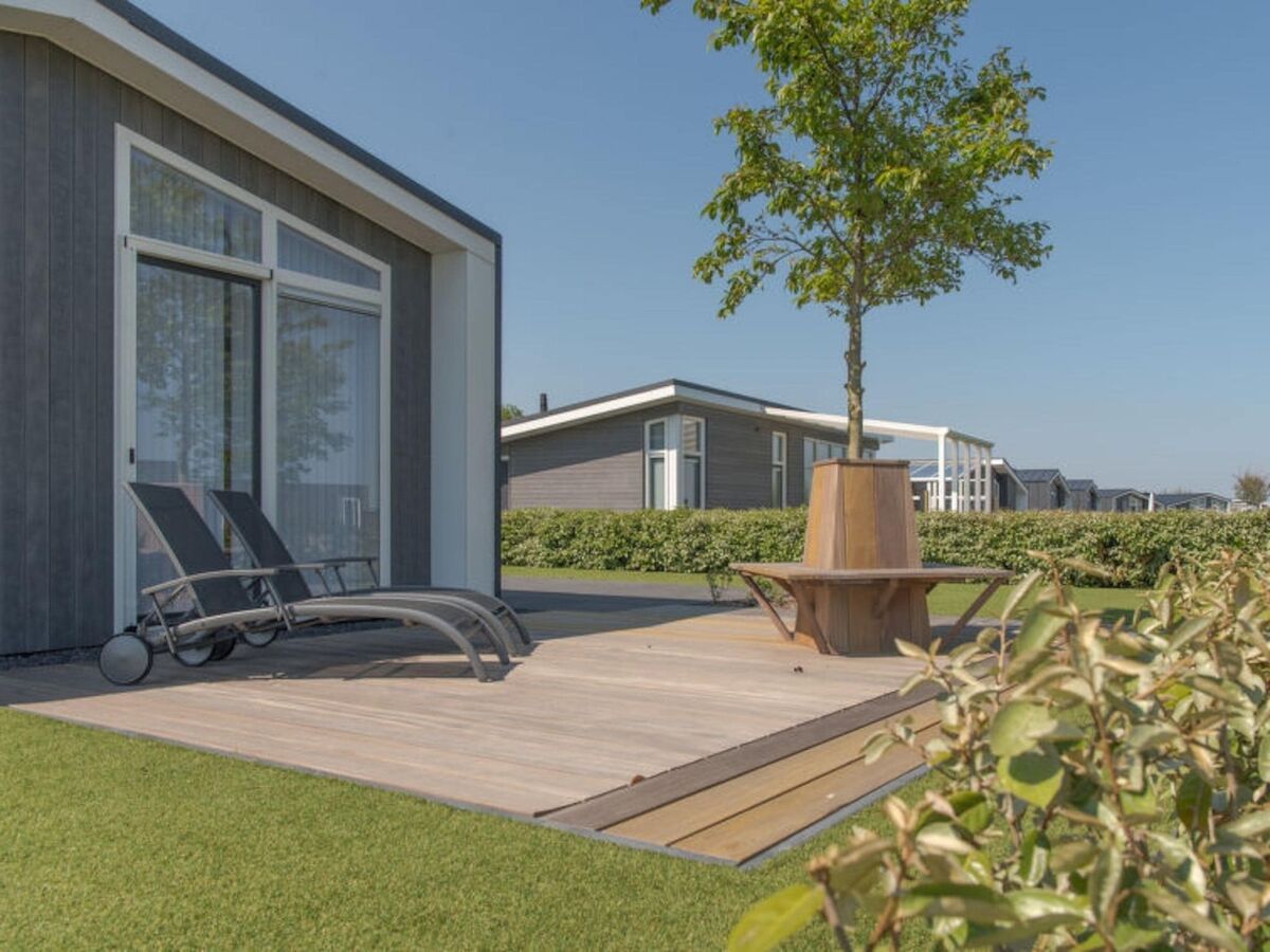 Holiday park Holiday Home in Zeeland with Workation Setup - Outdoor photo 5