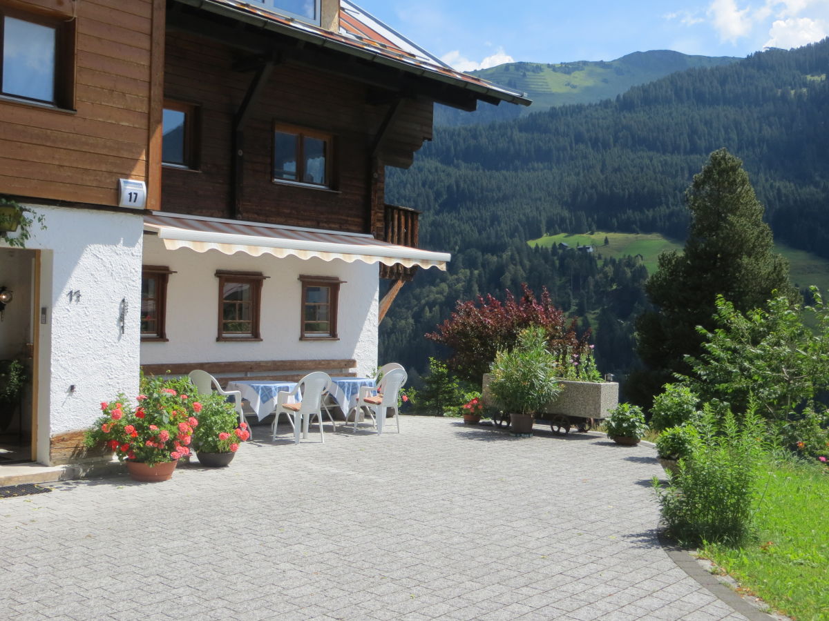 Holiday apartment Talblick in the guesthouse on the mountain - Outdoor photo 2