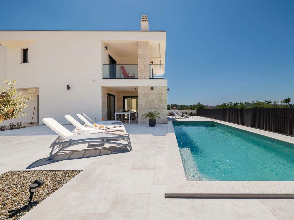 Villa Villa AMARIS with private heated pool - Outdoor photo 2