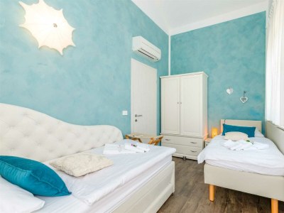 Holiday house Holiday house SEASCAPE II with heated pool near the sea - Features photo 17