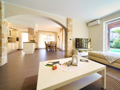 Holiday house Holiday house SEASCAPE II with heated pool near the sea - Features photo 32