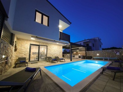 Holiday house Holiday house ZOROO with private pool - Outdoor photo 3